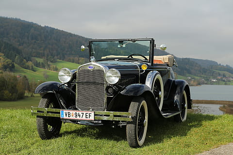 vinobraní, Černá, kupé, travnaté hřiště, auto, oldtimer, brod, zralý, automobilového průmyslu, vozidlo, pozornosti, klasický, starý, mřížka, pkw, odváží se, technologie, rarita, lampy, chladič, osobní automobily, nostalgický, konvertibilní, věku, 1930, staré časy, blatník, modrý, nárazník, levostranné řízení, paprskové kolo, whitewall pneumatiky, přeprava, způsob dopravy, pozemního vozidla, přistát, Příroda, pole, tráva, den, rostlina, hora, nebe, životní prostředí, stacionární, venku, cestovat, traktor, kolo, krása v přírodě, nikdo, 5K, CC0, veřejná doména, bez autorských práv