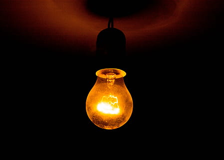 sarı kolye lamba, aydınlatma, asılı, tavan, enerji, parıltılı, elektrik, elektrik lambası, ampul, aydınlatma ekipmanı, aydınlatılmış, Fener, dekorasyon, ışık - doğal fenomen, içeriye, filaman, siyah arka plan, kapatmak, stüdyo çekimi, insansız, tek nesne, cam malzemesi, karanlık, ışık, elektrik ışığı, kopya alanı, yakıt ve enerji üretimi, turuncu renk, şeffaf, parlaklık, güç kaynağı, 5K, CC0, kamu malı, telif ücretsiz