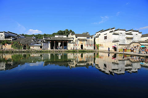 china, lac, reflecţie, China, lac, casă, exteriorul clădirii, arhitectură, apă, cer, construită, clădire, destinații de călătorie, oraș, zonă rezidențială, albastru, natură, cer senin, călătorie, malul mării, zi, nici o persoana, în aer liber, reflexie lac, luxos, 1080P, CC0, domeniu public, fără drepturi de autor
