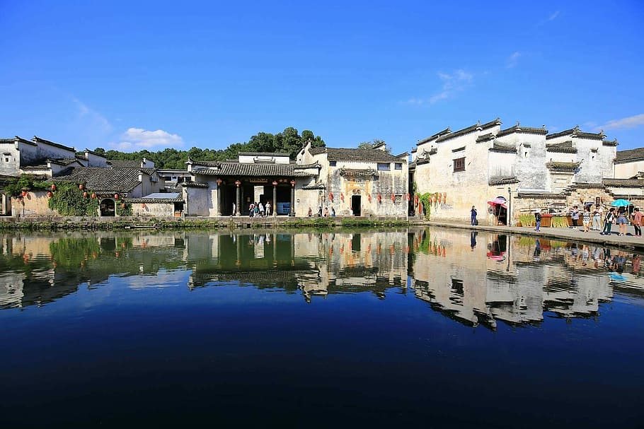 china, lac, reflecţie, China, lac, casă, exteriorul clădirii, arhitectură, apă, cer, construită, clădire, destinații de călătorie, oraș, zonă rezidențială, albastru, natură, cer senin, călătorie, malul mării, zi, nici o persoana, în aer liber, reflexie lac, luxos, 1080P