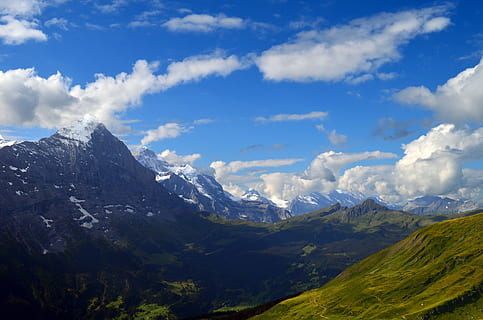 antenne, se fotografering, bjerge, dagtimerne, alpine, panorama, Eiger, munk, jomfru, eng, klippe, landskab, bjerglandskab, vandring, først, grindelwald, sne, bjerg, natur, europæiske alper, bjergtop, udendørs, scenics, bjergkæde, himmel, sommer, blå, sky - himmel, scenics - natur, miljø, skønhed i naturen, rolig scene, vinter, rejse, ro, dal, kold temperatur, by skyline, snedækket bjerg, formation, rækkevidde, bjergrygge, 4K, CC0, offentligt domæne, royaltyfrie