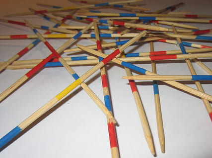 mikado, barre, modello, pasticcio, bastoni di legno, multicolore, in casa, natura morta, grande gruppo di oggetti, nessuno, avvicinamento, legno - materiale, rosso, vista dall'alto, abbondanza, scelta, fotogramma intero, variazione, messa a fuoco selettiva, arte e artigianato, creatività, sport, girato in studio, gruppo di oggetti, blu, 1080P, CC0, dominio pubblico, privo di copyright