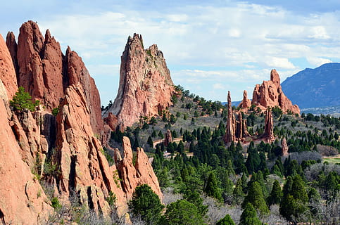 fotografia di paesaggio, verde, alberi, rosso, parco statale di roccia, Arizona, montagna, roccia, albero, foresta, cielo, nube, scogliera, pietra, Torre, panoramico, Colorado, Dio, giardino, paesaggio, formazione rocciosa, scenics - natura, bellezza nella natura, nuvola - cielo, roccia - oggetto, scena tranquilla, solido, scena non urbana, la tranquillità, natura, ambiente, nessuno, destinazioni di viaggio, geografia fisica, pianta, catena montuosa, formazione, all'aperto, eroso, clima, clima arido, 4K, CC0, dominio pubblico, privo di copyright