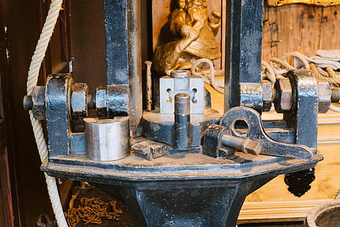 Vintage Eisenpresse, Jahrgang, Eisen, Drücken Sie, Industrie, Objekte, Metall, stehlen, alt, rostig, Eisen - Metall, keine Leute, drinnen, Tag, gebaute Struktur, die Architektur, Nahansicht, Geschichte, die Vergangenheit, Kunst und Handwerk, Maschinen, Kunst, Maschinenteil, Ausrüstung, Kreativität, Skulptur, verlassen, Maschinenventil, 4K, CC0, gemeinfrei, lizenzfrei