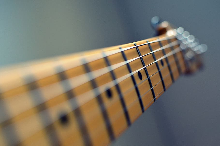 conjunt de cordes de guitarra, guitarra, cordes, coll, traste, música, guardabarros, instrument, musical, so, acústic, rock, entreteniment, elèctric, cançó, sintonitzar, rendiment, equipament, disseny, estil, fusta, forma, símbol, acord, claus, guitarrista, melodia, notes, els dits, mans, diapasó, sons, àudio, jugant, pasatemps, oci, tradicional, rock-and-roll, experiència, músic, instrument musical, corda d’instruments musicals, guitarra acústica, instrument de corda, primer pla, material de fusta, equipament musical, cadena, enfocament selectiu, cultura i entreteniment artístic, a l'interior, natura morta, cap gent, instrument de vent, instrument de vent de fusta, centrar-se en primer pla, full, 720P