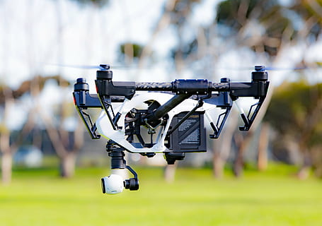 shallow, focus photography, black, white, quadcopter drone, drone, aerial, technology, remote, fly, camera, unmanned, multicopter, rotor, photography, propeller, copter, hover, military, air vehicle, aerospace industry, outdoors, day, air force, flying, innovation, weapon, fighter plane, focus on foreground, photography themes, camera - photographic equipment, incidental people, nature, field, media equipment, photographic equipment, education, hanging, machinery, tripod, mid-air, video, 4K, CC0, public domain, royalty free