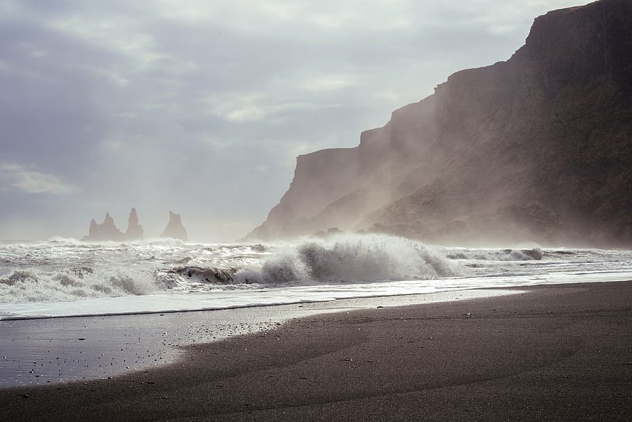 cos, aigua, muntanyes, navega, onades, Riba, oceà, platja, mar, Ventós, aspre, penya-segat, naturalesa, paisatge, cel, núvols, sol, penya-segats, sorra, turons, bellesa a la natura, escenics, cap gent, dia, a l'aire lliure, núvol - cel, moviment, escenics - natura, terra, poder a la natura, exposició llarga, poder, onada, surf, geologia, destinacions de viatge, horitzó sobre l’aigua, 5K