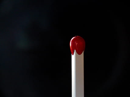 accendino, fiamma, incontro, luce, bruciare, fuoco, caldo, calore, ustioni, conto, rosso, girato in studio, avvicinamento, in casa, partita - attrezzatura di illuminazione, sfondo nero, nessuno, fiammifero, singolo oggetto, emozione, copia spazio, emozione positiva, sfondo colorato, concentrarsi sulle conoscenze acquisite, legno - materiale, comunicazione, controllo, cartello, amore, 2K, CC0, dominio pubblico, privo di copyright