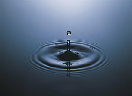 Gewässer, Wasser, fallen, Spritzen, Makro, Flüssigkeit, nass, Wellen, Tröpfchen, Blase, gewellt, Bewegung, keine Leute, Geometrische Figur, plantschen, konzentrisch, Nahansicht, Reinheit, Kreis, Einfachheit, Hintergründe, gestalten, Natur, Studioaufnahme, drinnen, Blau, Auswirkung, 1080P, CC0, gemeinfrei, lizenzfrei