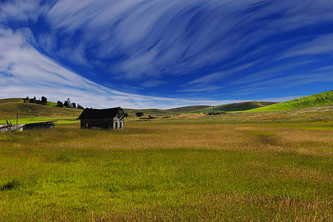 namas, žalias, žolės laukas, ruda, mesti, lauke, dangus, kabina, pievos, „cloudscape“, ganyklose, ūkis, kaimo scenoje, kraštovaizdį, pobūdį, žolė, scenos, uk, ne miesto scenoje, Anglijoje, žalia spalva, Žemdirbystė, nėra žmonių, debesis - dangus, kraštovaizdžiai, kalnas, spalvotas vaizdas, aplinką, žemės, vaizdai - gamta, ramioje scenoje, ramybė, augalų, grožis gamtoje, dieną, architektūra, pastatyta struktūra, mėlyna, 5K, CC0, Viešasis domenas, nemokamai