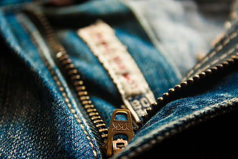 fechar-se, foto, azul, fundos de denim, fecho eclair, zíper, mosca, jeans, bolso, moda, roupas, casual, algodão, pano, calças, desenhar, calça, tecido, têxtil, vestem, material, fibra, costura, estilo, ponto, lavado, índigo, vestuário, macro, origens, ninguém, couro, roupa casual, dentro de casa, foco seletivo, tecnologia, metal, conexão, texturizado, padronizar, cinto, luxo, acessório pessoal, 2K, CC0, domínio público, royalty free