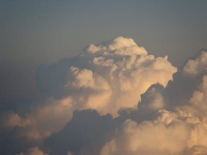 solnedgang, vejr, skyer, himmel, himlen skyer, hvid, lys, cloudscape, fluffy, høj, meteorologi, sol, atmosfære, skyer himmel, natur, ro, sky - himmel, ingen mennesker, skønhed i naturen, scenics - natur, miljø, baggrunde, storm, udendørs, dramatisk himmel, vind, dag, ærefrygt, overskyet, blødhed, 2K, CC0, offentligt domæne, royaltyfrie