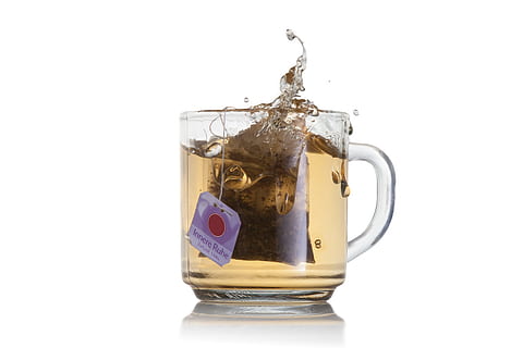 klar, Glas, gefüllt, Petrol, Spritzen, Getränk, Tasse, Tee, Teetasse, heisses Getränk, Porzellan, Kräutertee, mischen, genießen, Teemischung, Früchtetee, Stillleben, Teebeutel, profitieren von, Teezeit, Studioaufnahme, weißer Hintergrund, drinnen, Erfrischung, Essen und Trinken, Nahansicht, Glas - Material, keine Leute, ausgeschnitten, Frische, kopieren sie platz, transparent, Container, einzelnes Objekt, Haushaltsausstattung, 4K, CC0, gemeinfrei, lizenzfrei