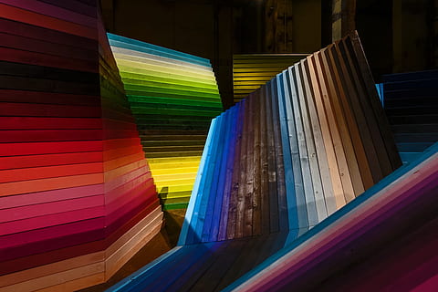 modello, luce, architettura, illuminato, prospettiva-parco giochi, multicolore, nessuno, in casa, giorno, Inquadratura dal basso, struttura costruita, a strisce, luce del sole, lunga esposizione, fotogramma intero, tessile, natura, scelta, rosso, avvicinamento, 4K, CC0, dominio pubblico, privo di copyright