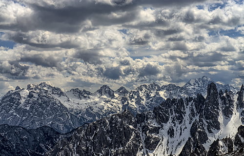 snedækkede, bjerge, overskyet, himmel, Auronzo, di, Cadore, auronzo di cadore, Dolomitterne, Italien, Sky, topmøde, is, sne, bjerg, natur, bjergtop, landskab, scenics, bjergkæde, europæiske alper, udendørs, vinter, blå, sky - himmel, ingen mennesker, skønhed i naturen, scenics - natur, kold temperatur, miljø, snedækket bjerg, rolig scene, ro, ikke-urbane scene, fjern, fysisk geografi, dramatisk landskab, formation, 5K, CC0, offentligt domæne, royaltyfrie