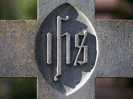 ihs, christogram, Jėzus Kristus, Jėzus, Kristus, krikščionybė, krikščionis, Dievas, monograma, simbolis, kirsti, iota, eta, sigma, graikų, jhs, jhc, iesus, hominum, Salvator, tikėjimas, religija, paminklas, akmuo, i, h, s, memorialas, kapas, galvos akmuo, kapinės, antkapį, miręs, laidojimas, laidotuvės, dvasinis, bažnyčios kiemas, religinės, metalo, ženklas, senas, geležies - metalo, nerūdijantis, Iš arti, lauke, dieną, nėra žmonių, pastatyta struktūra, pastato išorė, architektūra, akmens medžiaga, komunikacijos, menas ir amatai, tekstą, kietas, dvasingumas, 4K, CC0, Viešasis domenas, nemokamai