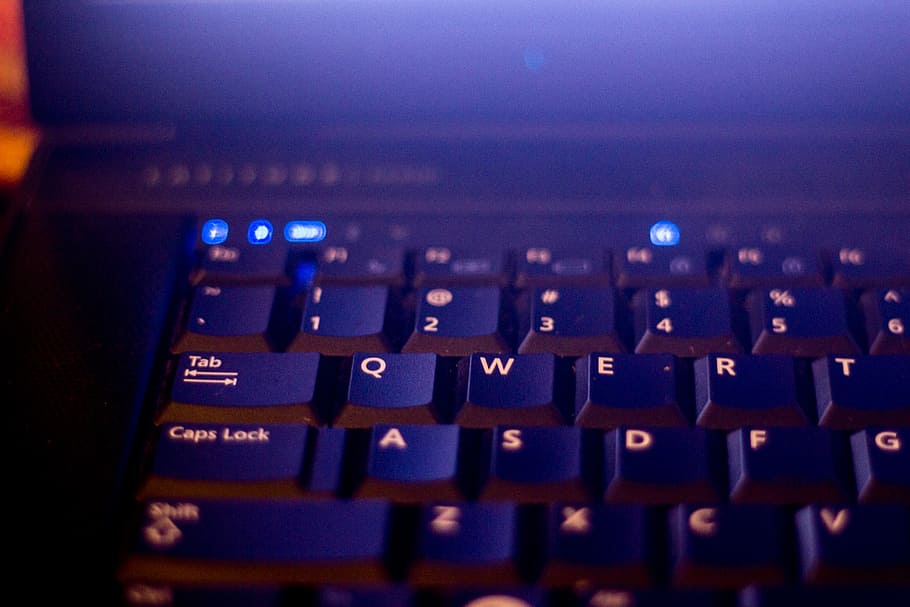 turno, computer portatile, il computer portatile, computer, tastiera, taccuino, pc, attività commerciale, Internet, sito web, informatica, senza fili, connessione, attrezzatura, digitando, comunicazione, informazione, posto di lavoro, www, portatile, chiavi, tecnologia, testo, attrezzatura informatica, avvicinamento, nessuno, in casa, tastiera del computer, lettera, messa a fuoco selettiva, alfabeto, colore nero, controllo, numero, sceneggiatura occidentale, parte del computer, tasto del computer, premi il bottone, elettronica audio, 1080P