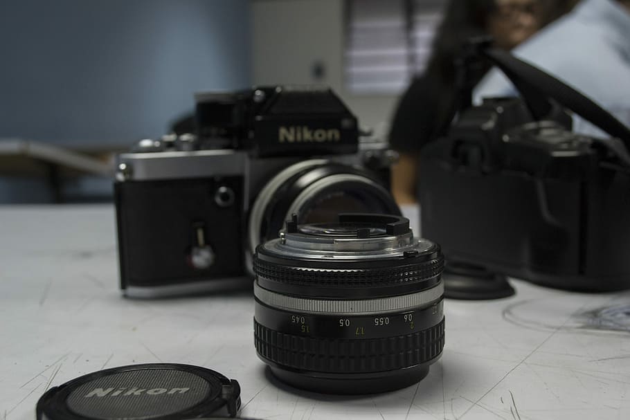 nikon, objectius, objectiu, càmera, Institut, fotografia, vidre, càmera - equip fotogràfic, temes de fotografia, tecnologia, passat de moda, cap gent, industria del cinema, lent - instrument òptic, equip fotogràfic, a l'interior, cultura i entreteniment artístic, primer pla, centrar-se en primer pla, lent - ull, taula, sol objecte, càmera de televisió, natura morta, els mitjans de comunicació, pel·lícula de càmera, estil retro, càmera digital, càmera slr, rodatge, 4K