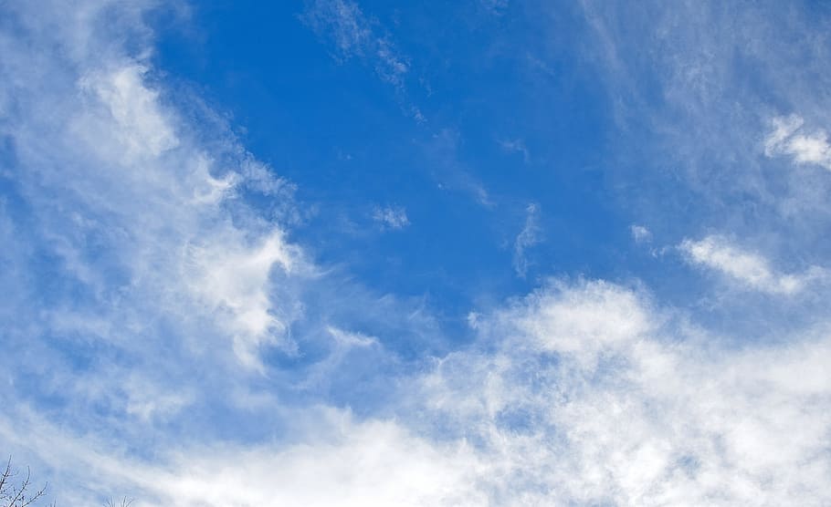 núvols, cel blau, núvols bruscos, paisatge, naturalesa, cloudscape, Wispy, blau, cel, bellesa a la natura, vista d’angle baix, núvol - cel, atmosfera, medi ambient, fons, Color blanc, vent, escenics - natura, cel dramàtic, núvol, cap gent, llum solar, color vibrant, a l'aire lliure, brillant, meteorologia, netejar, llibertat, clima, efecte texturat, 4K