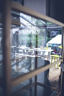cadru, masa, sala de mese, cameră, Masa de pranz, interior, proiecta, decor, Acasă, casă, sticlă, prin sticlă, restaurant, cafenea, Afaceri, selectiv, scaun, în interior, mancare si bautura, industria alimentară și a băuturilor, zi, sticlă - material, transparent, nici o persoana, se concentreze pe fundal, reflecţie, absență, fereastră, 5K, CC0, domeniu public, fără drepturi de autor