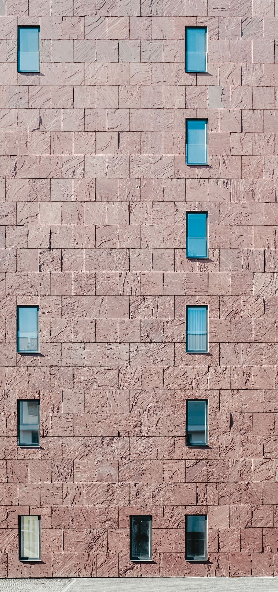 edificio in cemento marrone, panoramico, fotografia, Marrone, muro di mattoni, finestre di vetro, parete, finestra, città, architettura, bicchiere, calcestruzzo, mattone, Casa, Residenziale, all'aperto, urbano, esterno, facciata, struttura, design, Belgio, leuven, a strisce, scena, struttura costruita, esterno dell'edificio, fotogramma intero, caratteristica della parete, sfondi, nessuno, costruzione, modello, giorno, quartiere residenziale, Inquadratura dal basso, blu, strutturato, luce del sole, color turchese, 5K