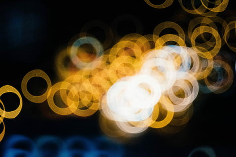 lys bokeh, bokeh fotografering, lys ring, ufokuseret, mørk baggrund, baggrund, lys, abstrakt, sløret, nat, belyst, bevægelse, gul, lys - naturligt fænomen, ingen mennesker, mønster, baggrunde, glødende, belysningsudstyr, natur, guldfarvet, begivenhed, fest, meddelelse, cirkel, udendørs, skinnende, sort baggrund, helvede, 5K, CC0, offentligt domæne, royaltyfrie