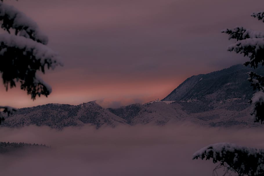 schneebedeckter Berg, tagsüber, Schnee, bedeckt, Gebirgsfoto, Berg, Wolke, Baum, Sonnenuntergang, Schönheit in der Natur, Himmel, Szenen - Natur, Ruhe, Pflanze, ruhige Szene, wolke - himmel, Natur, keine Leute, Umgebung, Landschaft, idyllisch, Silhouette, Gebirge, Land, Nicht-städtische Szene, draußen, 2K