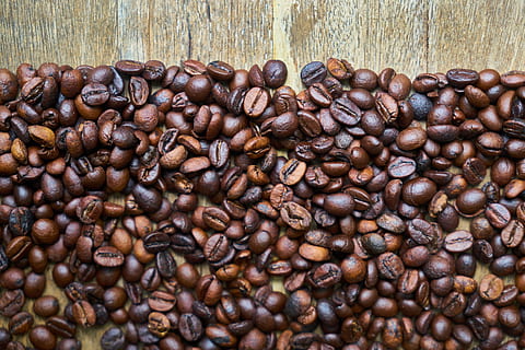 cafè, nucli, textura, cafeïna, menjar, cuina, fons, beure, fotografia, espresso, cafeteria, detall, foto de menjar, cappuccino, nutrició, primer pla, macro, marró, restaurant, taula, despertar, begudes, foto, ningú, detalls de tirs, fusta, latte, bon dia, fresc, bonic, saludable, llavor, deliciós, alimentació saludable, salut, naturalesa, gra de cafè torrat, cafè - beguda, menjar i beguda, perfumat, cap gent, gran grup d'objectes, frescor, a l'interior, abundància, torrat, natura morta, vista d’angle alt, refresc, efecte texturat, 5K, CC0, domini públic, lliure de regalies
