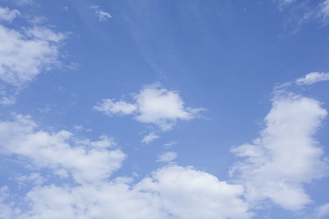 wolk, blauw, abstract, zonsondergang, hemel, wolken, wit, witte wolken, natuur, landschap, zomer, zonne-, samenstelling, ongelooflijk, achtergrond, ruimte, patroon, milieu, structuur, mooi, vrede, atmosfeer, detail-, licht, dag, niemand, achtergronden, kopie ruimte, geen mensen, kleurenbeeld, lucht, wolk - lucht, schoonheid in de natuur, lage hoekweergave, kalmte, scenics - natuur, witte kleur, rustige scène, volledig kader, buitenshuis, idyllisch, zonlicht, cloudscape, meteorologie, piekerig, 5K, CC0, publiek domein, royaltyvrij