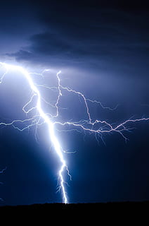 foto petir, petir, baut, hujan badai, guntur, badai, kekuasaan, cuaca, berbahaya, menyerang, menyolok, flash, listrik, dramatis, alam, langit, kuat, kekuatan di alam, awan - langit, malam, keindahan di alam, langit yang dramatis, komunikasi, kilat bercabang dua, tanda peringatan, tanda, awan badai, lingkungan Hidup, tidak ada orang, di luar rumah, yg beralamat buruk, agresi, 2K, CC0, domain publik, bebas royalti