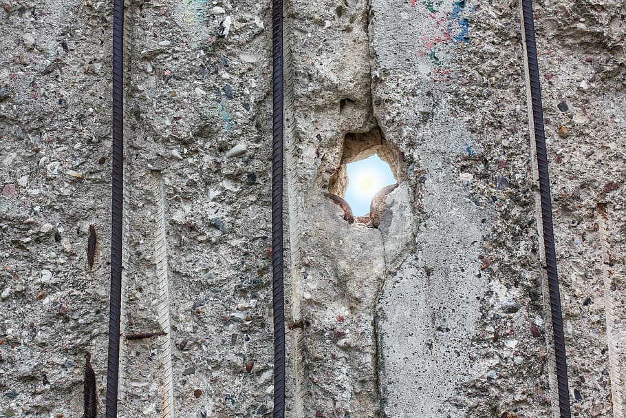 beton, væg, hul, Berlin, ved at se, dom, fragment, dag, fuld ramme, tekstureret, udendørs, ingen mennesker, baggrunde, tæt på, bygget struktur, arkitektur, murbygningsfunktion, metal, gammel, beskadiget, mønster, forvitret, sikkerhed, beskyttelse, rusten, natur, forringelse, 4K