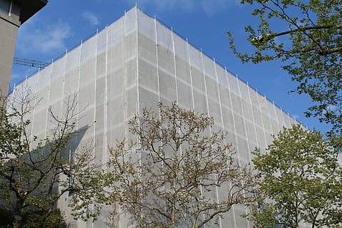 bastides, renovació, edifici, reestructuració, arquitectura, exterior de l'edifici, estructura construïda, arbre, naturalesa, planta, modern, cel, cap gent, ciutat, dia, a l'aire lliure, vista d’angle baix, destinacions de viatge, turisme, viatjar, reflexió, vidre - material, govern, 5K, CC0, domini públic, lliure de regalies