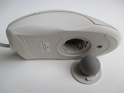 computermus, hardware, computer, mus, pc, teknologi, bold, gammel hardware, indendørs, ingen mennesker, hvid farve, tæt på, stilleben, hvid baggrund, rullet op, høj vinkel visning, studio skud, papir, design, hvid, enkelt objekt, forbindelse, tape, musik, meddelelse, bord, elektrisk udstyr, 2K, CC0, offentligt domæne, royaltyfrie