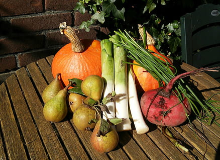 græskar, pærer, porre, roer, køkkenhave, mad, mad og drikke, sund kost, grøntsag, friskhed, velvære, træ - materiale, frugt, høj vinkel visning, ingen mennesker, stilleben, bord, blad, rå fødevarer, beholder, plante del, grøn farve, rodfrugt, organisk, dag, urt, koriander, 2K, CC0, offentligt domæne, royaltyfrie
