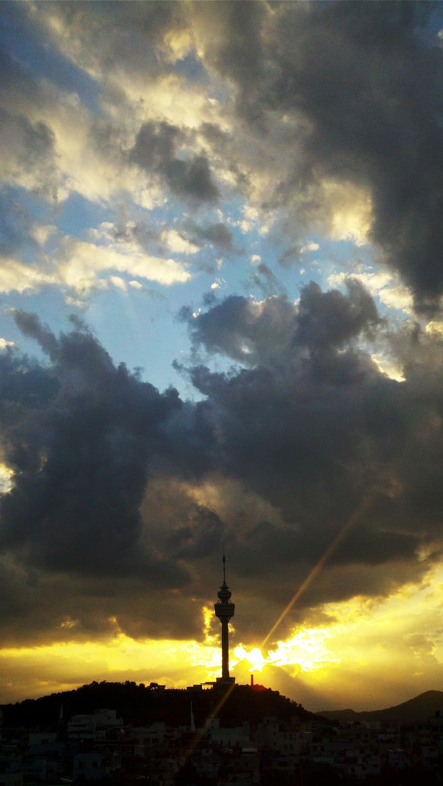 splendore, nube, tramonto, luce solare, cielo, solare, luce, bagliore di sera, quando, mare, silhouette, nuvola - cielo, all'aperto, statua, architettura, struttura costruita, esterno dell'edificio, costruzione, natura, città, Torre, nessuno, destinazioni di viaggio, alto - alto, bellezza nella natura, viaggio, scultura, paesaggio urbano, 2K