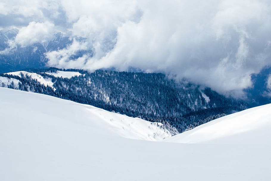 Landschaftsfotografie, Schnee, bedeckt, Hügel, Schneeberg, Wolke, Berg, Baum, Winter, Wald, alp, immergrün, Kiefer, Landschaft, alpin, Gebirge, Pulver, Neuschnee, Steigung, kalte Temperatur, wolke - himmel, Umgebung, weiße Farbe, Szenen - Natur, Natur, Himmel, Schönheit in der Natur, Nicht-städtische Szene, keine Leute, Urlaub, ruhige Szene, gefroren, Land, schneebedeckter Berg, Nadelbaum, 2K