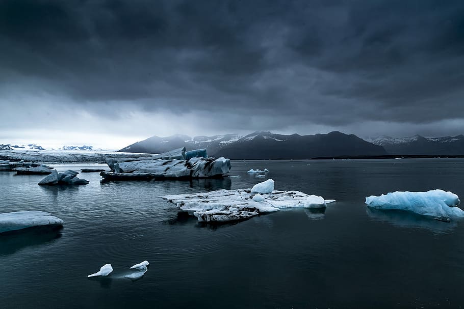 gletscher, legeme, vand, isbjerg, ved siden af, bjergfelt, sne, Sky, bjerg, himmel, hav, is, afspejling, overskyet, ocean, humørsyg, stormfuld, skygge, flydende, luns, kold temperatur, vinter, scenics - natur, sky - himmel, miljø, skønhed i naturen, rolig scene, Frosset, fugl, natur, ro, isbjerge - isdannelse, ingen mennesker, flyder på vandet, udendørs, snedækket bjerg, 4K