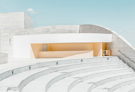 cmu bloc de scară, casa tapet, stadiul de concert alb, pași, Amphitheatre, teatru, beton, arhitectură, structura, alb, perete, treaptă, dimensiune, arc, abstract, calm, minim, Portugalia, construită, exteriorul clădirii, scară, trepte și scări, clădire, modern, nici o persoana, zi, cer, culoare alba, cer senin, balustradă, în aer liber, natură, lumina soarelui, destinații de călătorie, caracteristică arhitecturală, însorit, absență, luxos, 5K, CC0, domeniu public, fără drepturi de autor