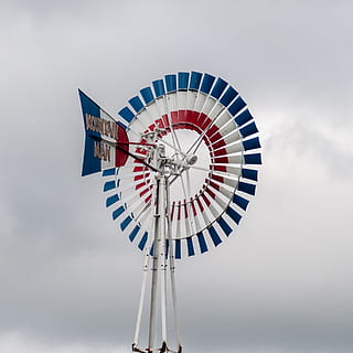 molí de vent, vent, bomba, vell, molí, generador, blanc, granja, ventilador, Midwest, torre, EUA, cop, agricultura, innovació, vermell, poder, penell, enginy, ambiental, sud-oest, netejar, subministrament, girar, aermotor, tecnologia, bufat, roda, cel, núvol - cel, vista d’angle baix, dia, naturalesa, Parc d'atraccions, passeig pel parc d’atraccions, cultura i entreteniment artístic, cap gent, a l'aire lliure, roda de ferris, arquitectura, diversió, estructura construïda, carnaval, moviment, medi ambient, cercle, núvol, 1080P, CC0, domini públic, lliure de regalies