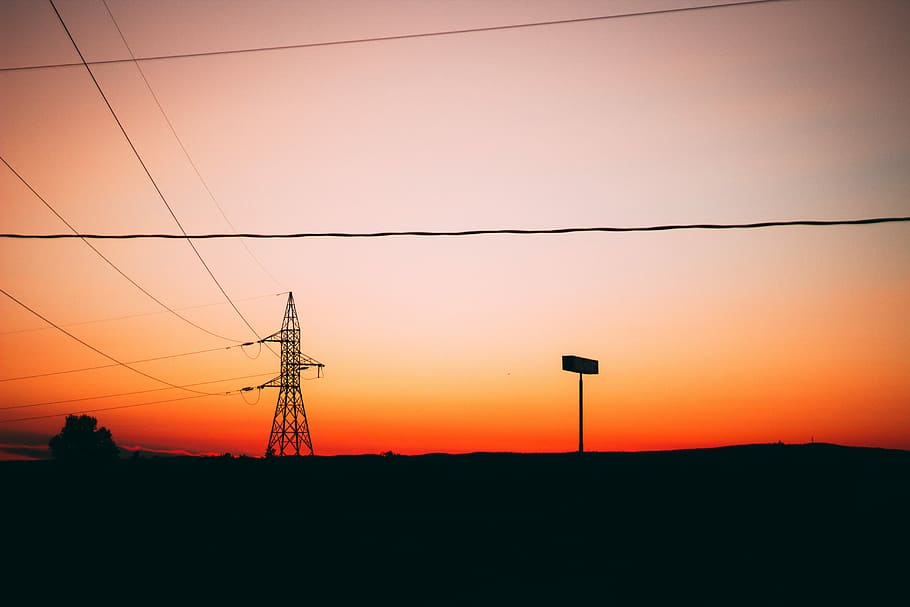 Silhouette, Dienstpost, Schild, golden, Stunde, elektrische Post, Sonnenuntergang, Orange, Himmel, Nacht-, dunkel, Technologie, Kabel, Elektrizität, Verbindung, Strommast, Kraftstoff- und Stromerzeugung, Netzteil, Stromleitung, orange Farbe, keine Leute, Natur, Schönheit in der Natur, die Architektur, Szenen - Natur, draußen, Ruhe, Kommunikation, 5K