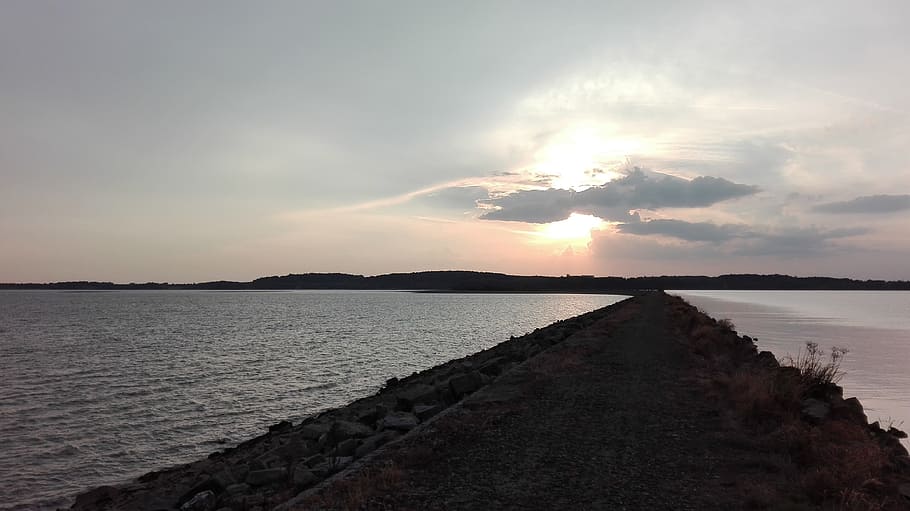 sti, dæmning, skyer, sol, himmel, vandområde, vand, sky - himmel, solnedgang, skønhed i naturen, ro, scenics - natur, rolig scene, hav, natur, ingen mennesker, idyllisk, jord, ikke-urbane scene, afspejling, horisont, strand, udendørs, salt fladt, 4K