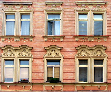 okno, fasáda, architektura, budova, staré okno, ozdoby, okapy, starý, exteriér budovy, Evropa, Dům, stavba, nikdo, rezidenční čtvrti, celý rám, den, město, pozadí, bok po boku, venku, minulost, Dějiny, sklo - materiál, vchod, vyšperkovaný, řadový dům, 1080P, CC0, veřejná doména, bez autorských práv