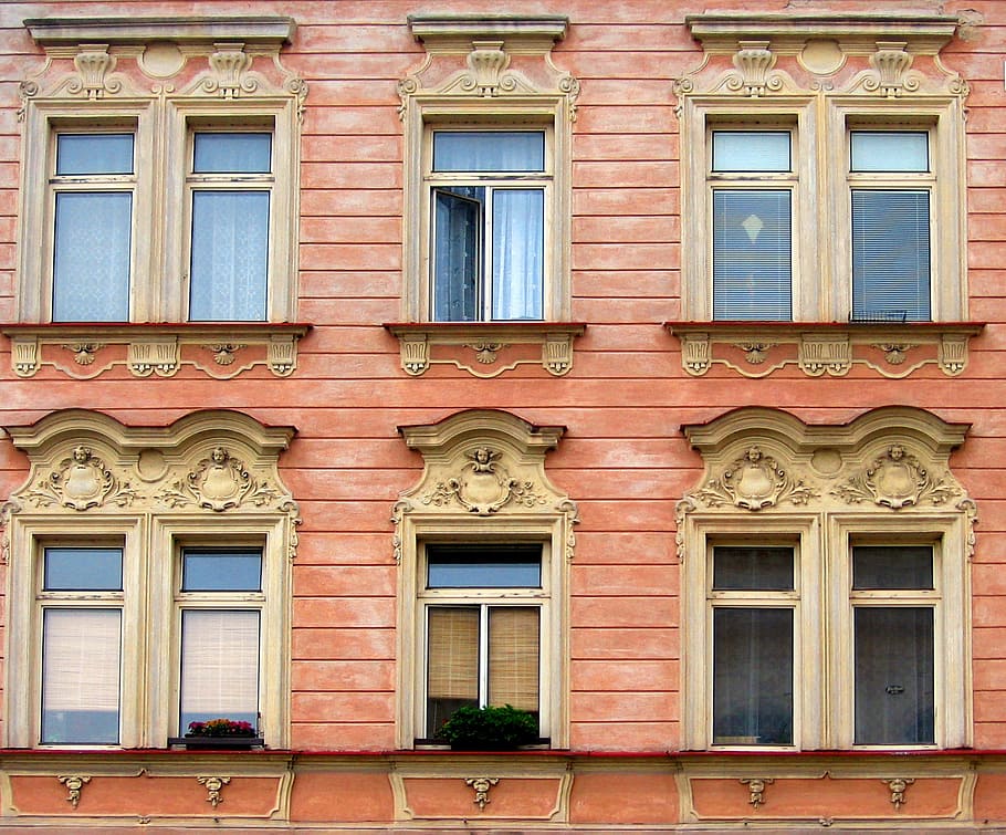 okno, fasáda, architektura, budova, staré okno, ozdoby, okapy, starý, exteriér budovy, Evropa, Dům, stavba, nikdo, rezidenční čtvrti, celý rám, den, město, pozadí, bok po boku, venku, minulost, Dějiny, sklo - materiál, vchod, vyšperkovaný, řadový dům, 1080P