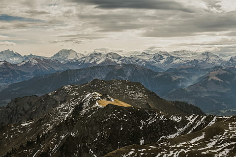 montañas suizas, negro, montaña, cubierto, nieve, nube, cielo, Dom, paisaje, naturaleza, amplio, caminata, Suiza, cordillera, cresta, pico, vasto, sublime, polvo, rastreo, hermoso, suizo, montaña suiza, belleza en la naturaleza, paisajes - naturaleza, temperatura fría, invierno, Montaña cubierta de nieve, nube - cielo, escena tranquila, tranquilidad, escena no urbana, ambiente, nadie, idílico, vertebrado, al aire libre, pico de la montaña, formación, 5K, CC0, dominio público, libre de derechos