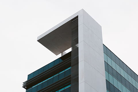 bianca, nero, costruzione, vista worm, giorno, finestra, architettura, moderno, cielo, struttura costruita, esterno dell'edificio, edificio per uffici, vetro - materiale, scena urbana, attività commerciale, architettura ed edifici, città, Inquadratura dal basso, ufficio, edificio per uffici esterno, cielo sereno, nessuno, all'aperto, natura, forma geometrica, forma, riflessione, grattacielo, 5K, CC0, dominio pubblico, privo di copyright