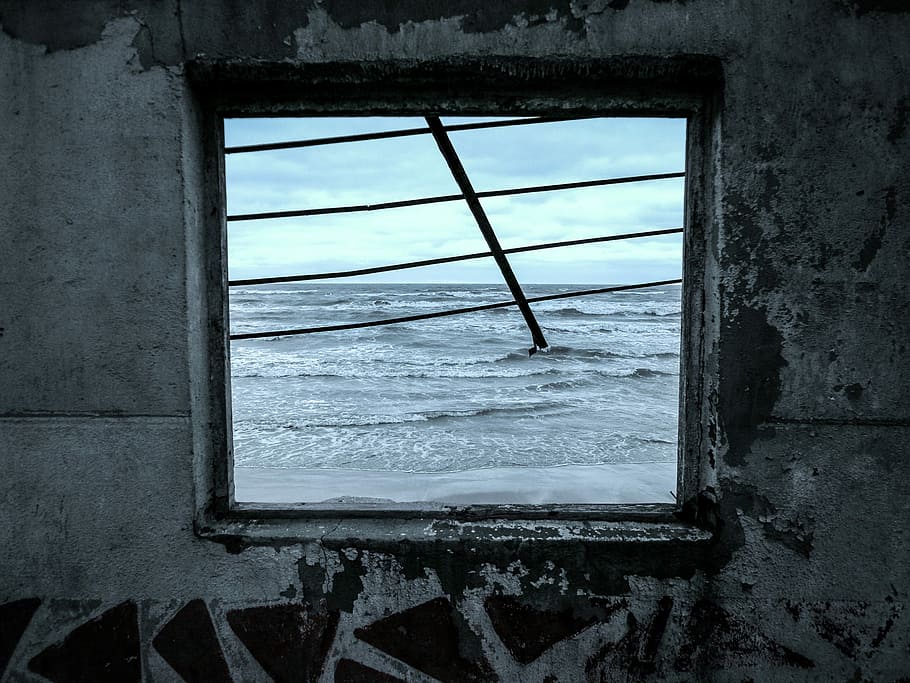Fenster, leer, Wand, Rahmen, Die aufgegebenen, die Architektur, gebaute Struktur, keine Leute, Wandbau - Funktion, verlassen, Gebäude, alt, Glas - Material, drinnen, Tag, verwittert, Haus, beschädigt, Natur, Himmel, heruntergewirtschaftet, Ablehnen, Verschlechterung, Fensterrahmen, ruiniert, 4K