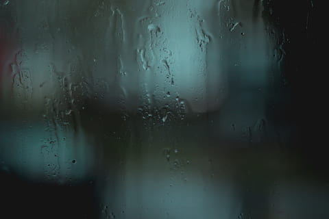 regn, mørk, natt, dråper, vann, speil, våt, miste, glass - materiale, gjennomsiktig, vindu, innendørs, bakgrunn, full ramme, ingen folk, nærbilde, natur, kondensasjon, glass, regntid, mønster, fokusere på forgrunnen, regndråpe, 5K, CC0, offentlig domene, opphavsrett gratis