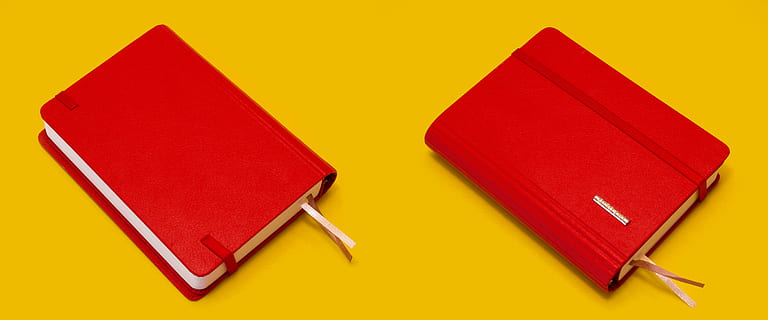 buku catatan, merah, latar belakang kuning, bisnis, kuning, tidak ada orang, pena, persediaan kantor, tembakan studio, Book, pendidikan, pensil, penghapus, publikasi, kesederhanaan, alat tulis, kertas, kantor, karet, emosi positif, 5K, CC0, domain publik, bebas royalti