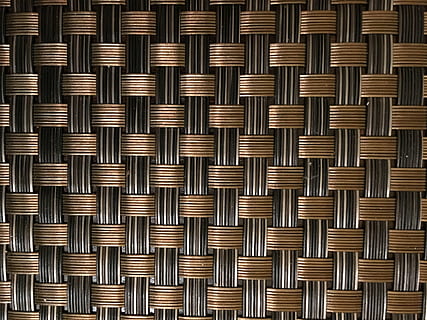 prýmek, struktura, vzor, textura, tkaný, celý rám, pozadí, nikdo, hnědý, texturou, opakování, dřevo - materiál, detail, velká skupina objektů, uvnitř, proutěný, pruhovaný, design, tvořivost, bok po boku, bambus - materiál, v řadě, kov, hojnost, 4K, CC0, veřejná doména, bez autorských práv