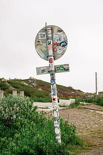 stickers, verkeersbord, voorwerpen, teken, richting, de begeleiding, buitenshuis, dag, geen mensen, communicatie, hemel, tekst, natuur, fabriek, heldere lucht, informatiebord, veld-, symbool, informatie, land-, pool, Spoorwegovergang, weg, 2K, CC0, publiek domein, royaltyvrij